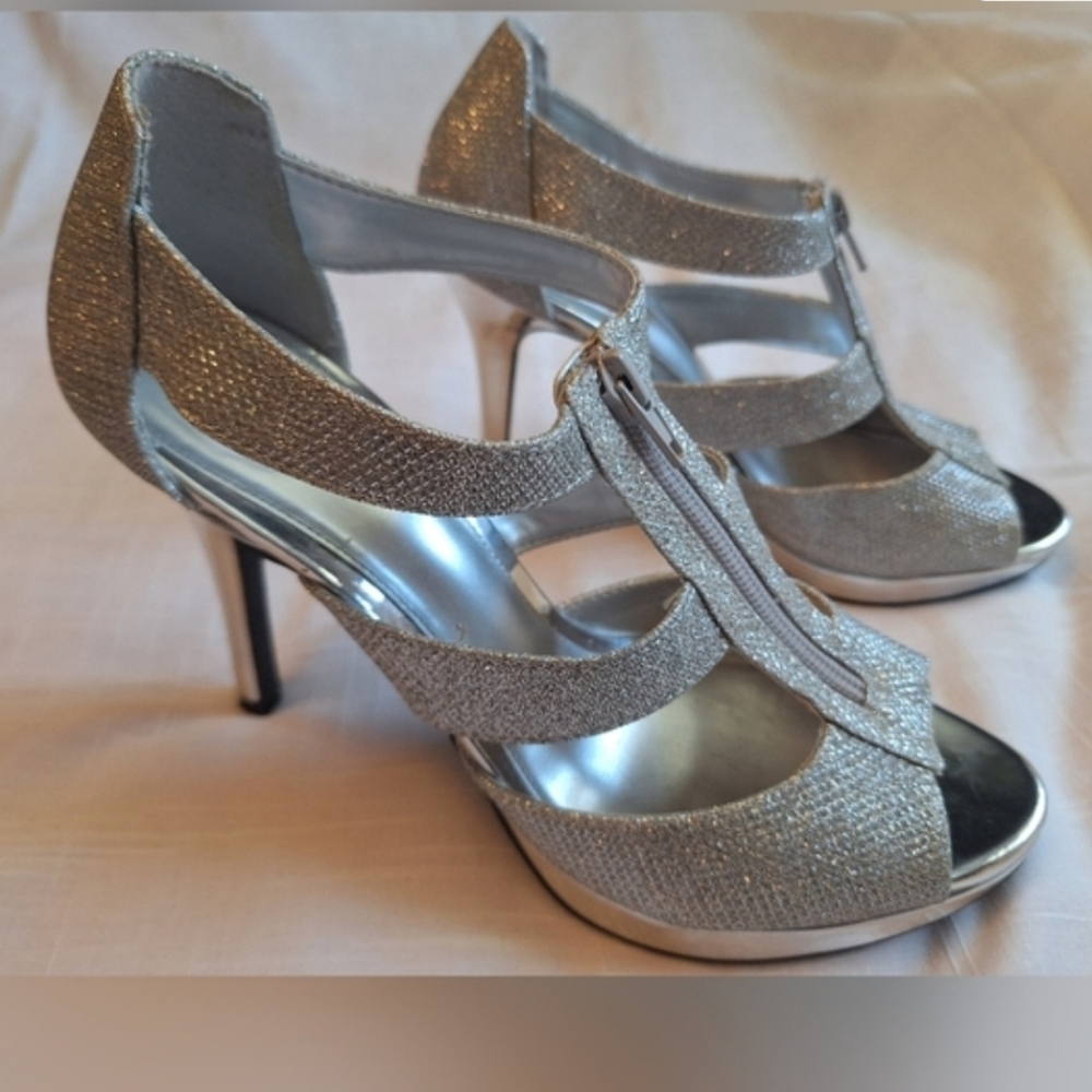 FIONI Clothing Glitter Silver Platform Peep Toe Stiletto Strapy Zip Up Heels 8.5